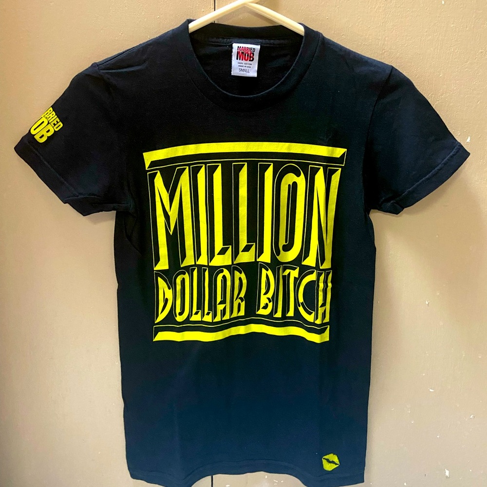 Married to the MOB black tee. Size S.